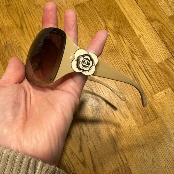 Chanel Camilla Flower Vintage Aviator Hinge Wrap Around Sunglasses Beige - Picture 5 of 10